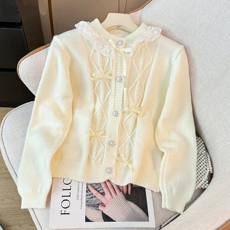 Cárdigans pastel de encaje con cuello dulce