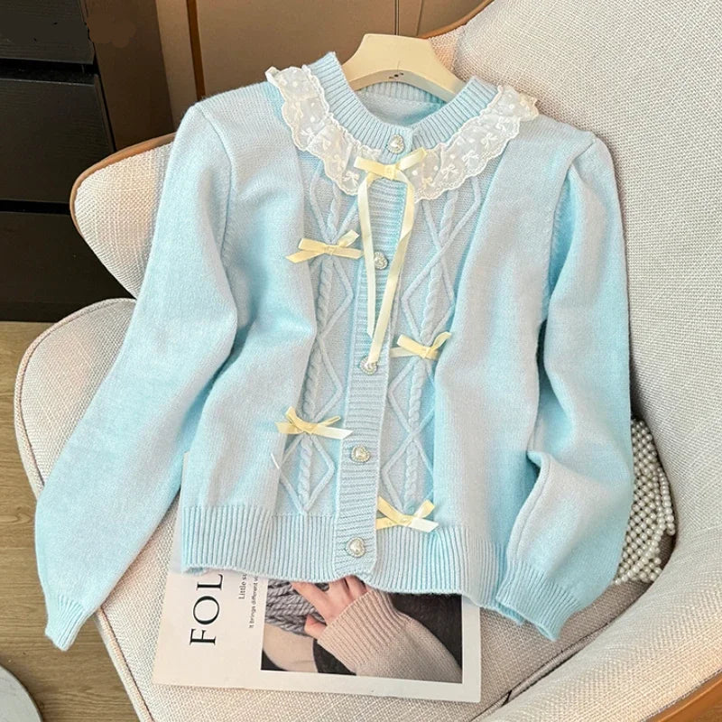 Cárdigans pastel de encaje con cuello dulce