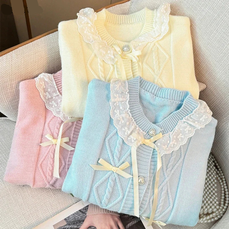 Cárdigans pastel de encaje con cuello dulce