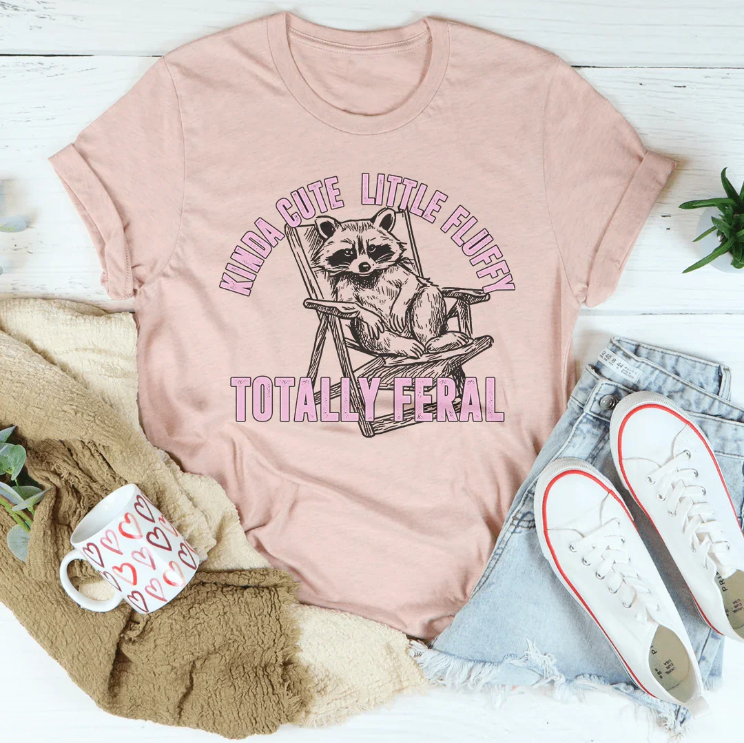 Camiseta "Un poco linda, peluda y totalmente salvaje"